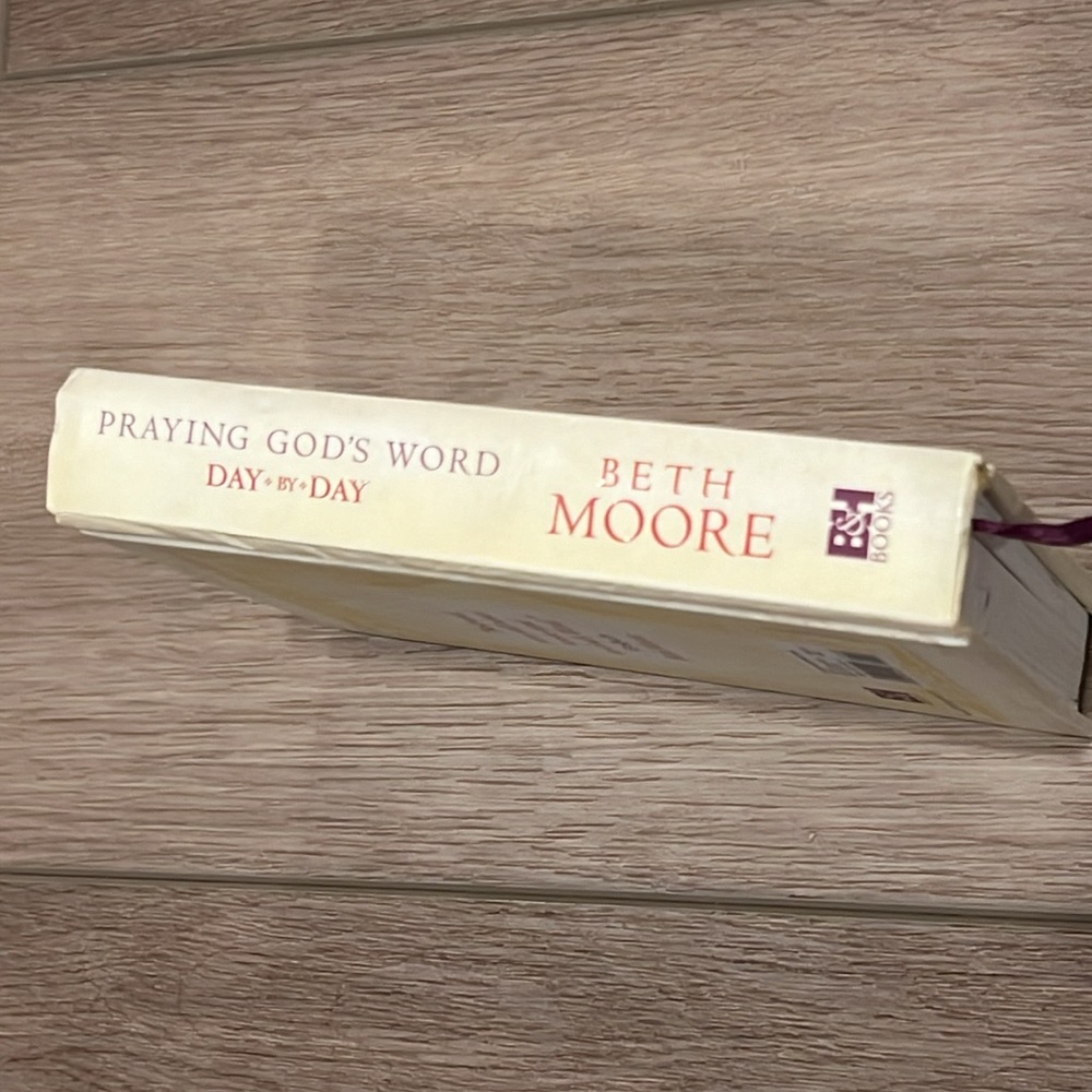 2 Daily Devotional Books: Beth Moore and Sarah Young - Picture 7 of 14